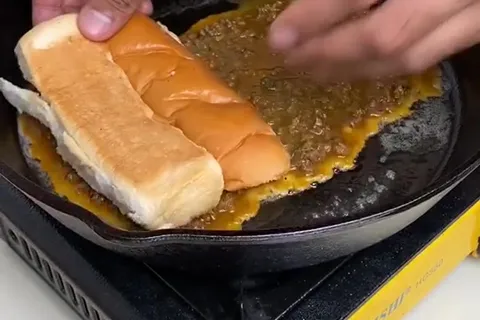 Roti Daging Berkeju