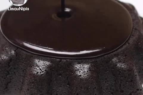 Kek Coklat Tiga Bahan