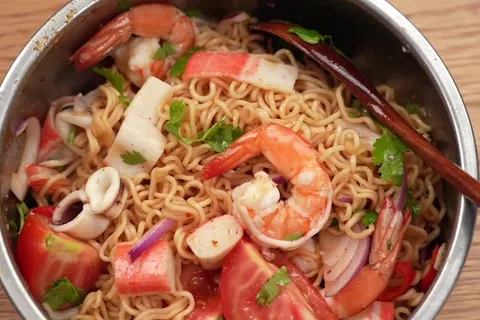 Kerabu Maggi Thai
