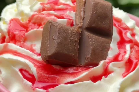 Minuman Black Pink Strawberry Coklat