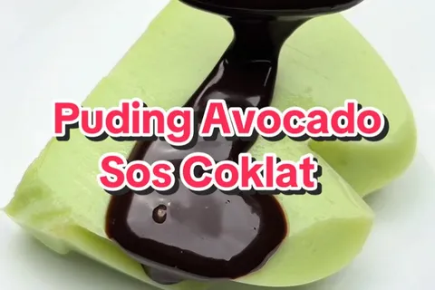 Puding Avokado dengan Sos Coklat