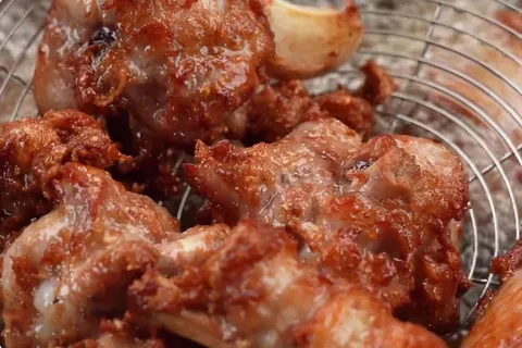 Ayam Goreng Bawang Putih dan Telur Itik Masak Lemak
