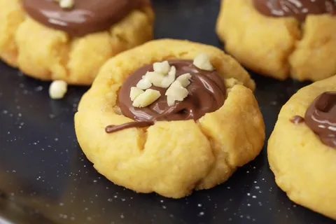 Hazelnut Button