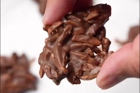 Elemen Kluster Badam Coklat