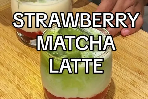 Ice Strawberry Matcha Latte