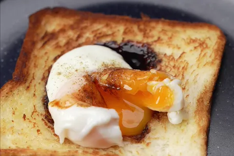Toast dan Poached Egg
