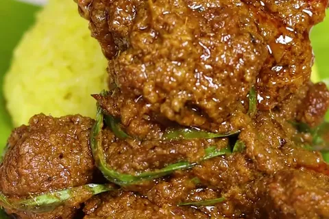 Pulut Kuning dan Rendang Daging