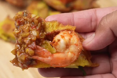 Cucur Udang dengan Kuah Kacang