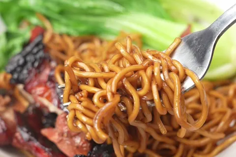 Mie Wantan Kicap dengan Ayam Bakar