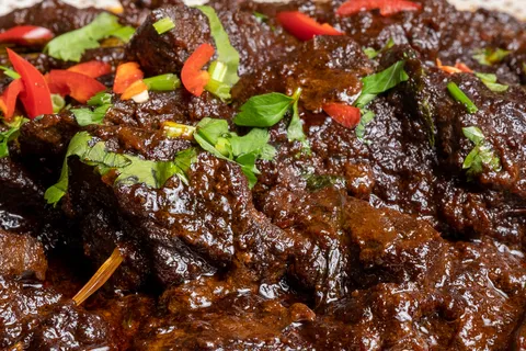 Nasi Minyak dan Daging Masak Hitam