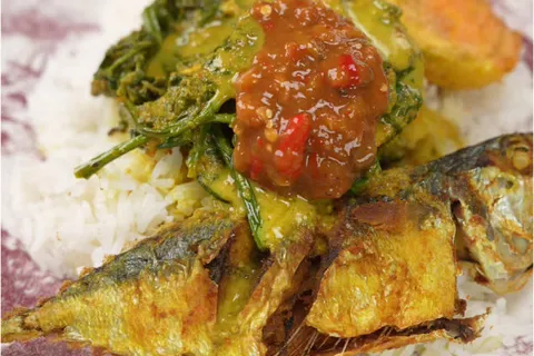Masak Lemak Pucuk Paku Telur