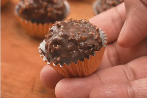 Kuih Ferrero Rocher