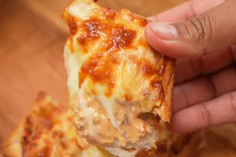 Cheesy Salintos