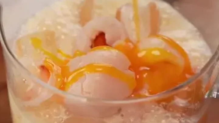 Minuman Sunquick Laici & Thai Green Tea yang menyegarkan untuk berbuka puasa.