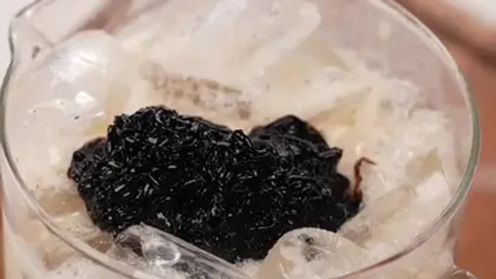 Susu Kurma Cincau & Lime Soda Strawberry, dua pilihan minuman untuk berbuka.