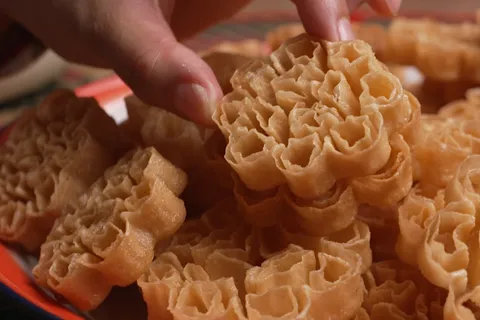Kuih Loyang