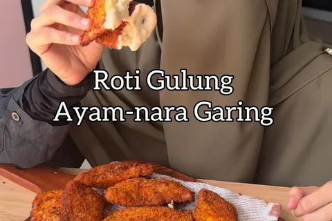 Roti Gulung Ayam Garing