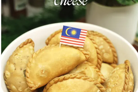 Curry Puff Daging Cheese