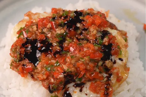 Telur Beradu Pedas