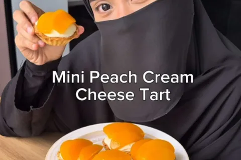 Mini Peach Cream Cheese Tart