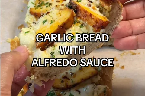 Garlic Bread dengan Sos Alfredo