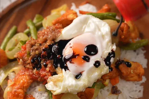 Nasi Ayam Goreng Kunyit
