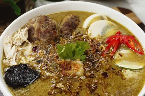 Soto Ayam dengan Sambal Kicap