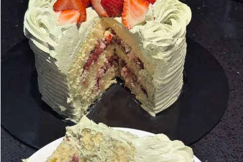 Kek Matcha Strawberry