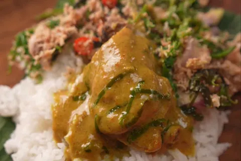 Kerabu Ikan Sardin dan Ayam Masak Lemak