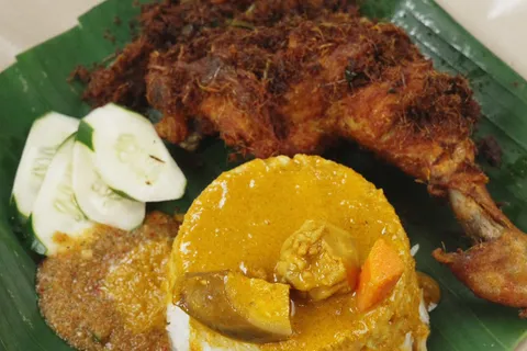 Nasi Kukus Ayam Goreng