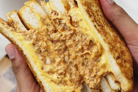 Sandwich Sardin Cheese