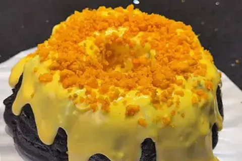Kek Salted Egg Coklat Moist