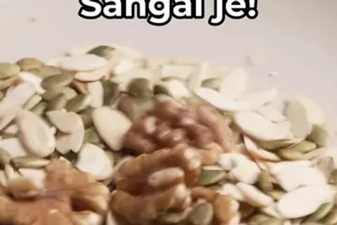 Topping Kacang dan Cranberry