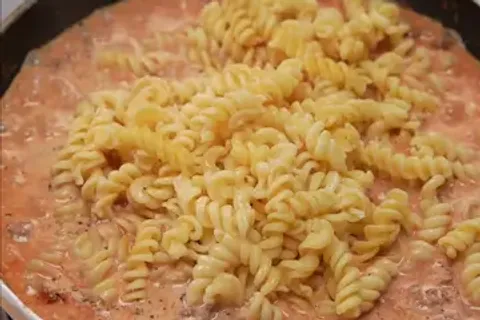 Creamy Beef Spiral Pasta